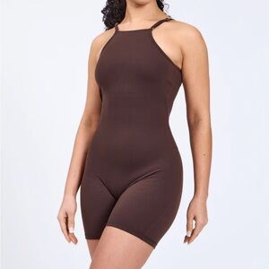 Ivy Bodysuit 6”. Journey Dark Brown. Size small